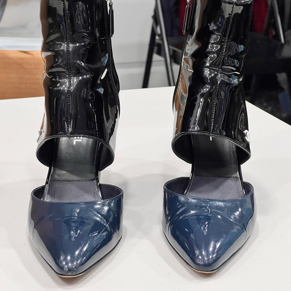 CHANEL Interlocking CC Logo Black and Navy Patent Leather Heeled Boots - Picture 7 of 10